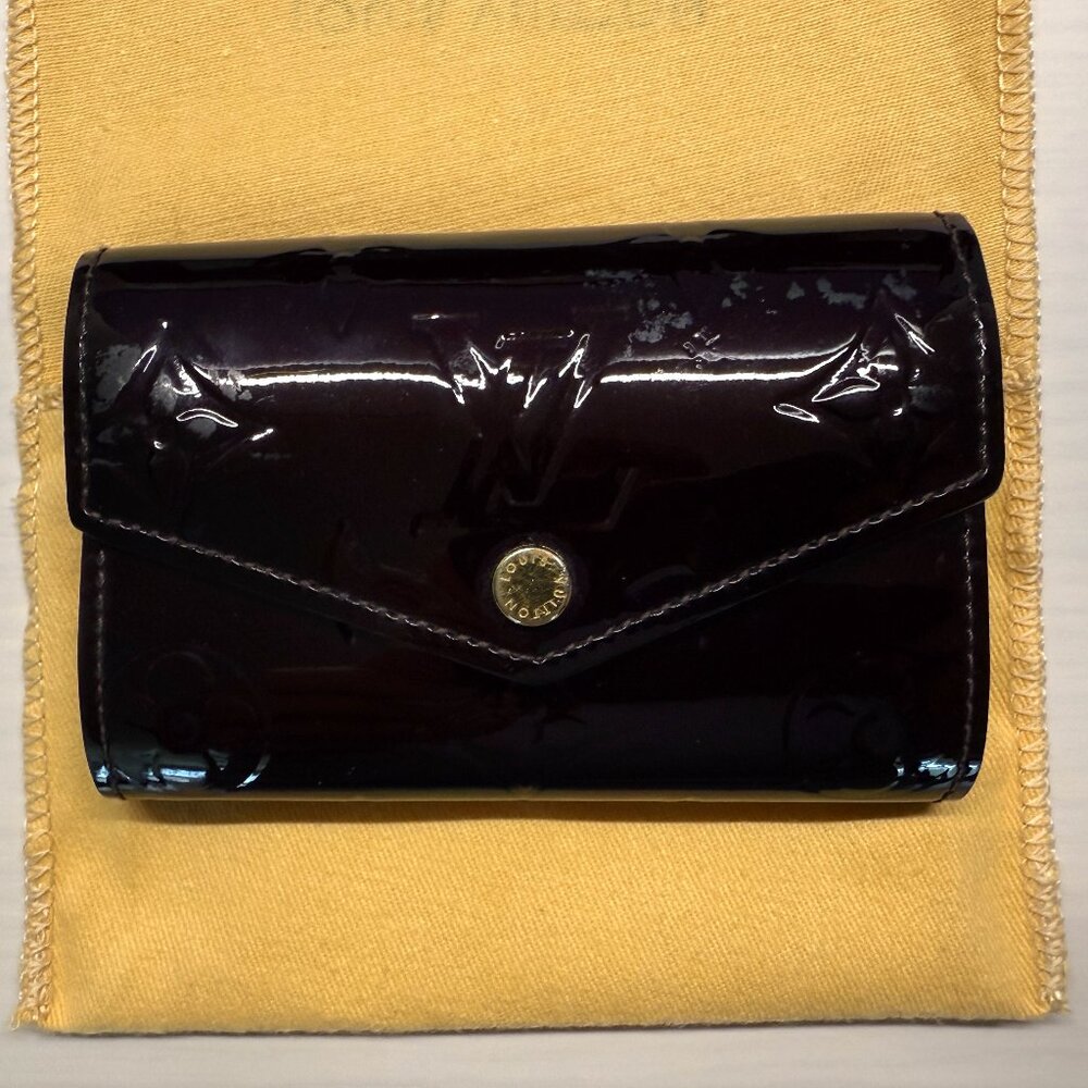 Louis Vuitton Vernis Monogram  6 Key Holder - Amarante